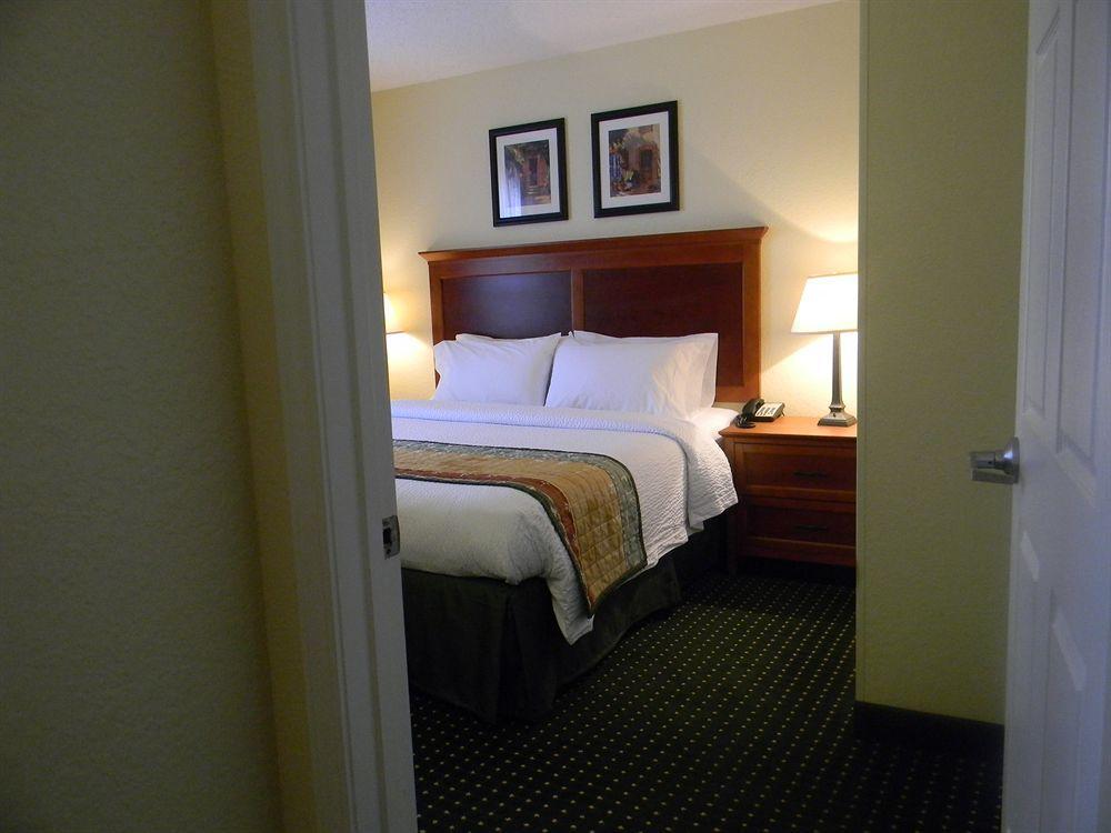 Towneplace Suites By Marriott Clinton At Joint Base Andrews מראה חיצוני תמונה